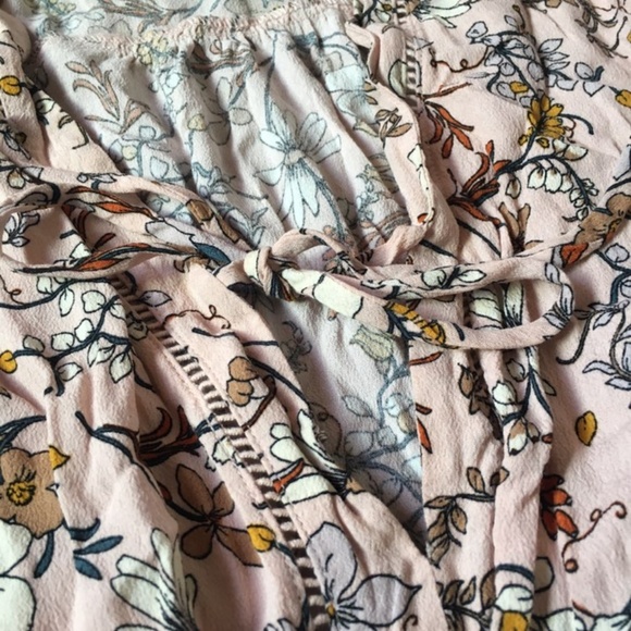 ❌SOLD❌ASTR Floral Bell Sleeve Romper - Picture 6 of 8